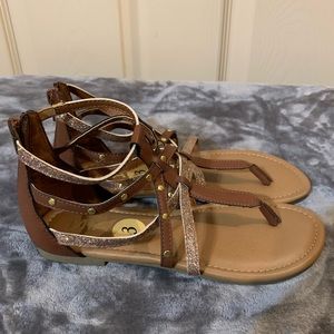 🟥 3/$12! Brown and gold gladiator sandals NWOT girls sz.3